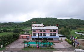 Hotel White Lotus